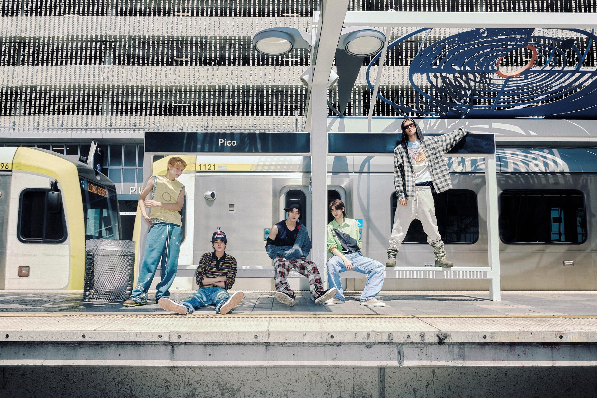 5K Ultra HD PC desktop wallpaper of K-pop band Cortis at a sunlit train station platform — five members posed across the platform in an urban photography scene.