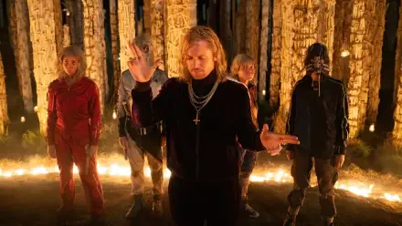 4K Ultra HD PC desktop wallpaper and background: scene from the movie 28 Years Later: The Bone Temple — robed figures in a candlelit stone temple, a leader standing with hands raised.