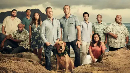 Hawaii Five-O 2K Quad HD PC desktop wallpaper shows a group on a rocky beach, two men at center with a dog, tropical hills and a cloudy sky behind.