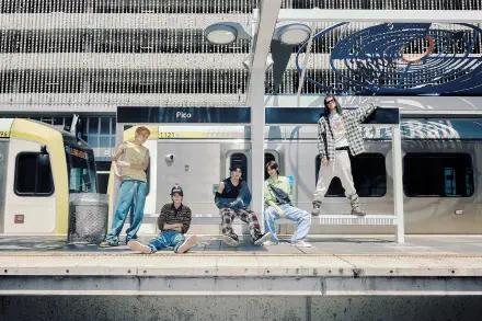 5K Ultra HD PC desktop wallpaper of K-pop band Cortis at a sunlit train station platform — five members posed across the platform in an urban photography scene.