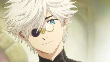 HD anime desktop wallpaper of Qifrey (Witch Hat Atelier): close-up of a white-haired mage with an eyepatch and monocle, gentle smile and bright blue eye against a soft, warm background.
