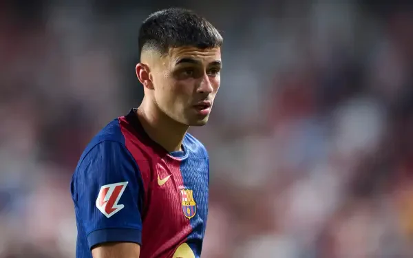 HD PC desktop wallpaper: close-up of an FC Barcelona player in club colors on the pitch during a soccer match.