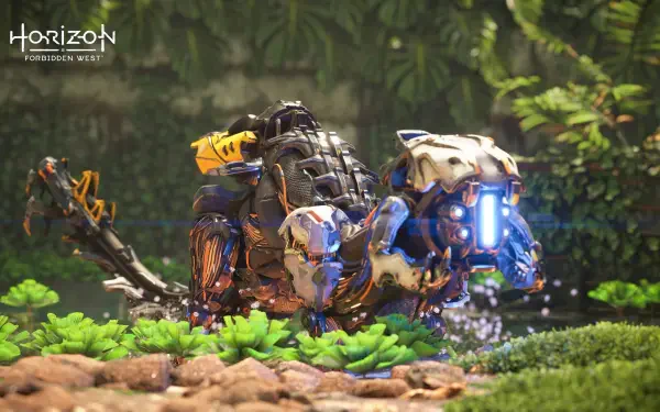 4K Ultra HD PC desktop wallpaper for the video game Horizon Zero Dawn showing a mechanical feline prowling a verdant forest, its blue core glowing amid scuffed armored plating.