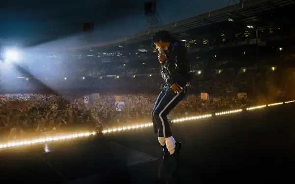 4K Ultra HD PC desktop wallpaper: concert scene from the movie Michael (2026) showing a solo performer mid-dance on a brightly lit stage before a packed stadium.