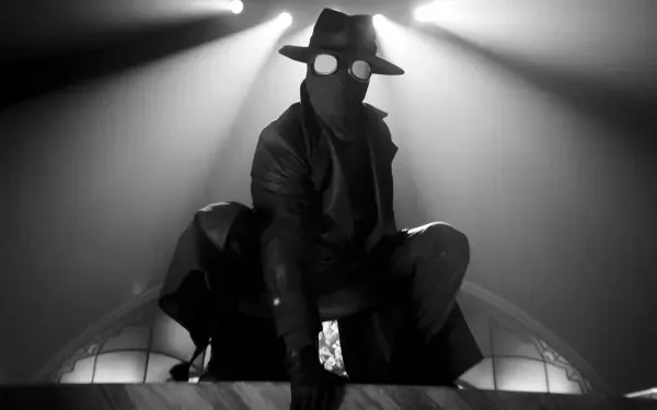 Black-and-white 2K Quad HD PC desktop wallpaper of Spider-Man Noir (2026 TV show): trench-coated, fedora-clad Spider-Man crouches on a rooftop with glowing goggles and dramatic backlight.