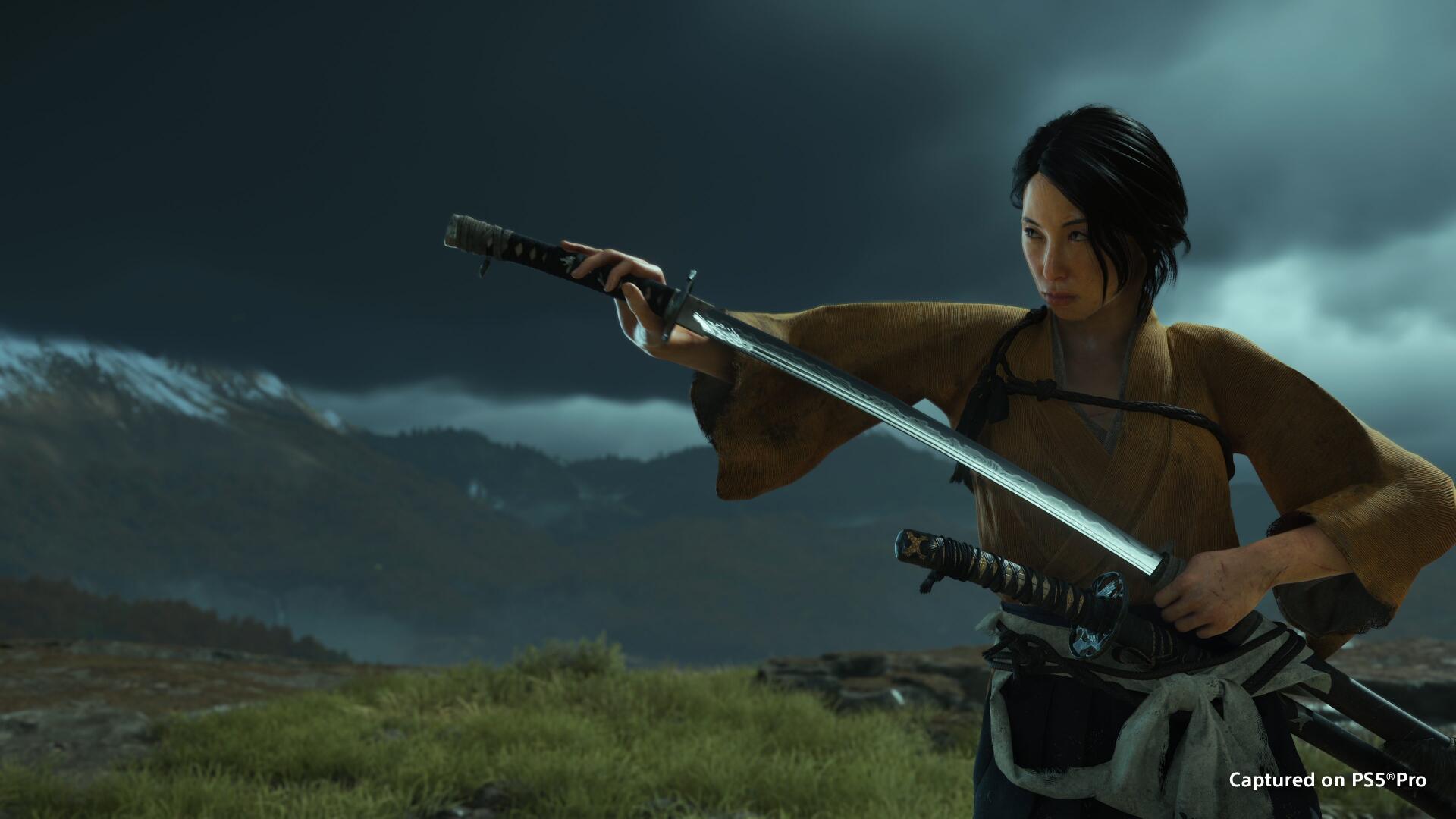4K Ultra HD PC wallpaper: Atsu, the Ghost of Yōtei — a lone samurai warrior drawing a glowing sword beneath stormy skies over windswept grasslands.