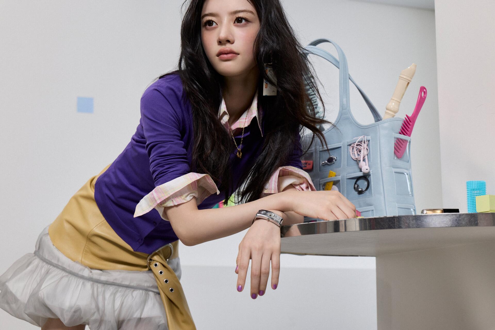 ILLIT’s Minju in a purple-and-yellow fashion outfit for Break Even, featured in a 2K Quad HD desktop wallpaper.