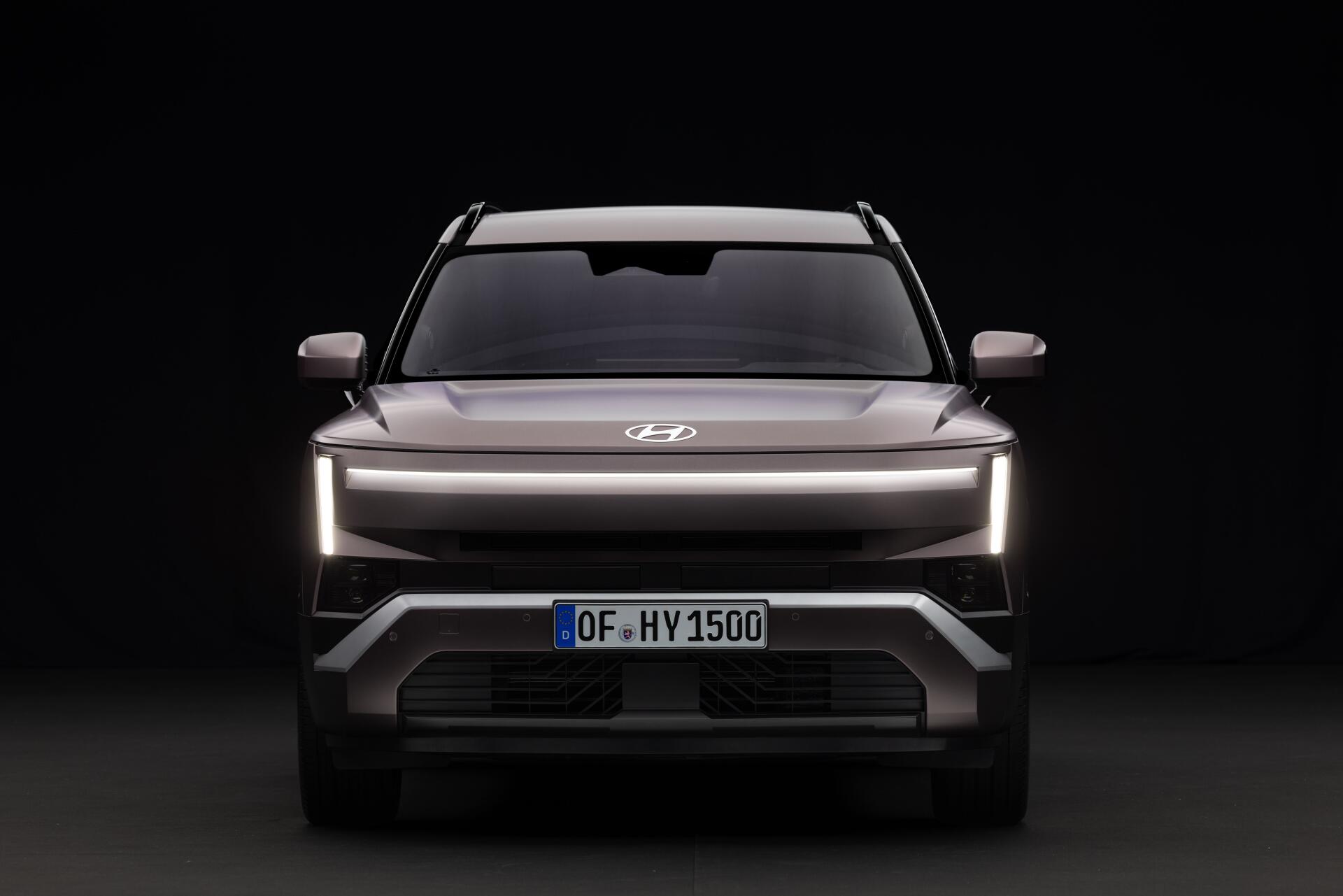Front view of a Hyundai Tucson electric car against a black backdrop, featured in an 8K Ultra HD PC desktop wallpaper and background.