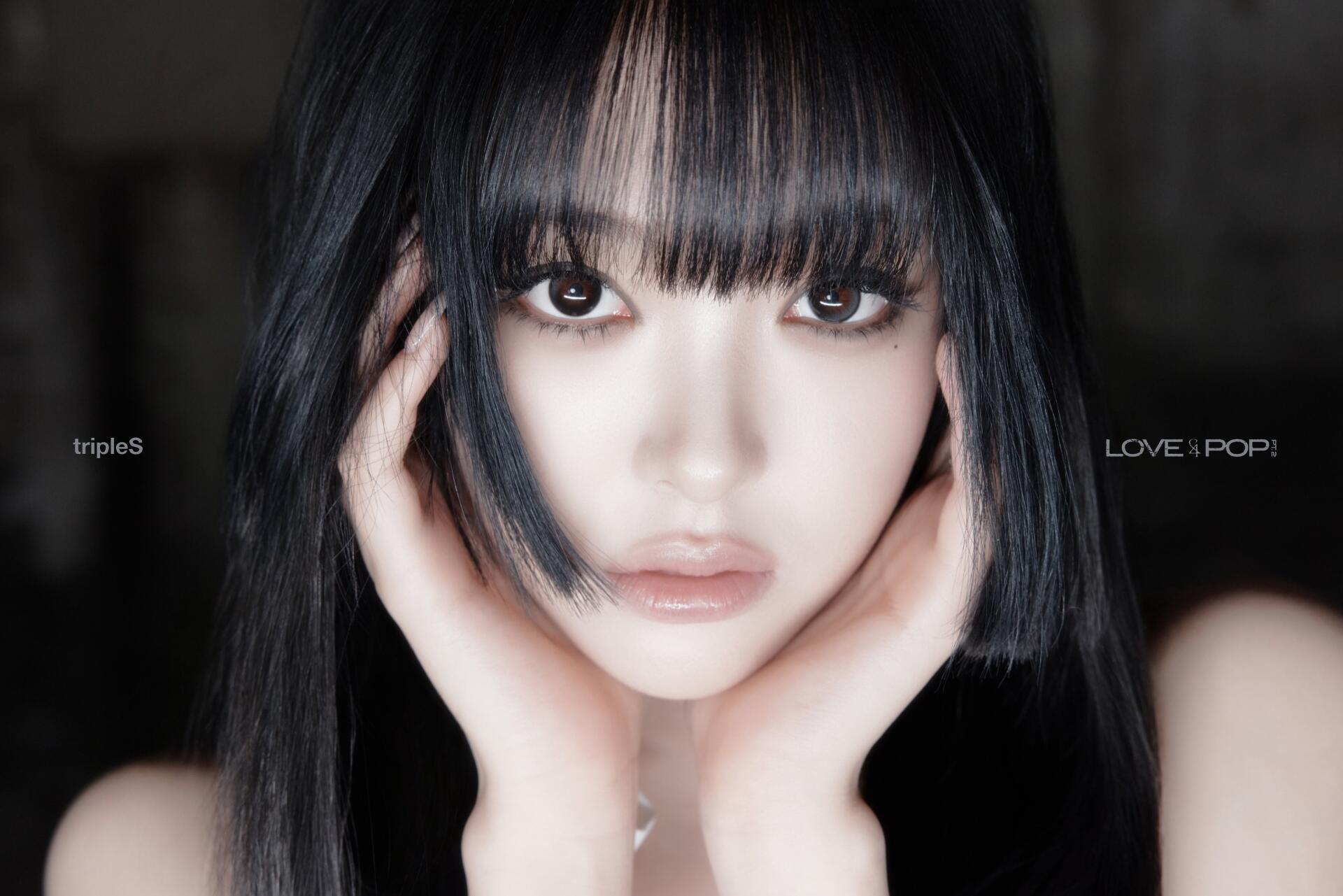 tripleS Lynn portrait from Andless, a 4K Ultra HD PC desktop wallpaper featuring a woman with long black hair and bangs.