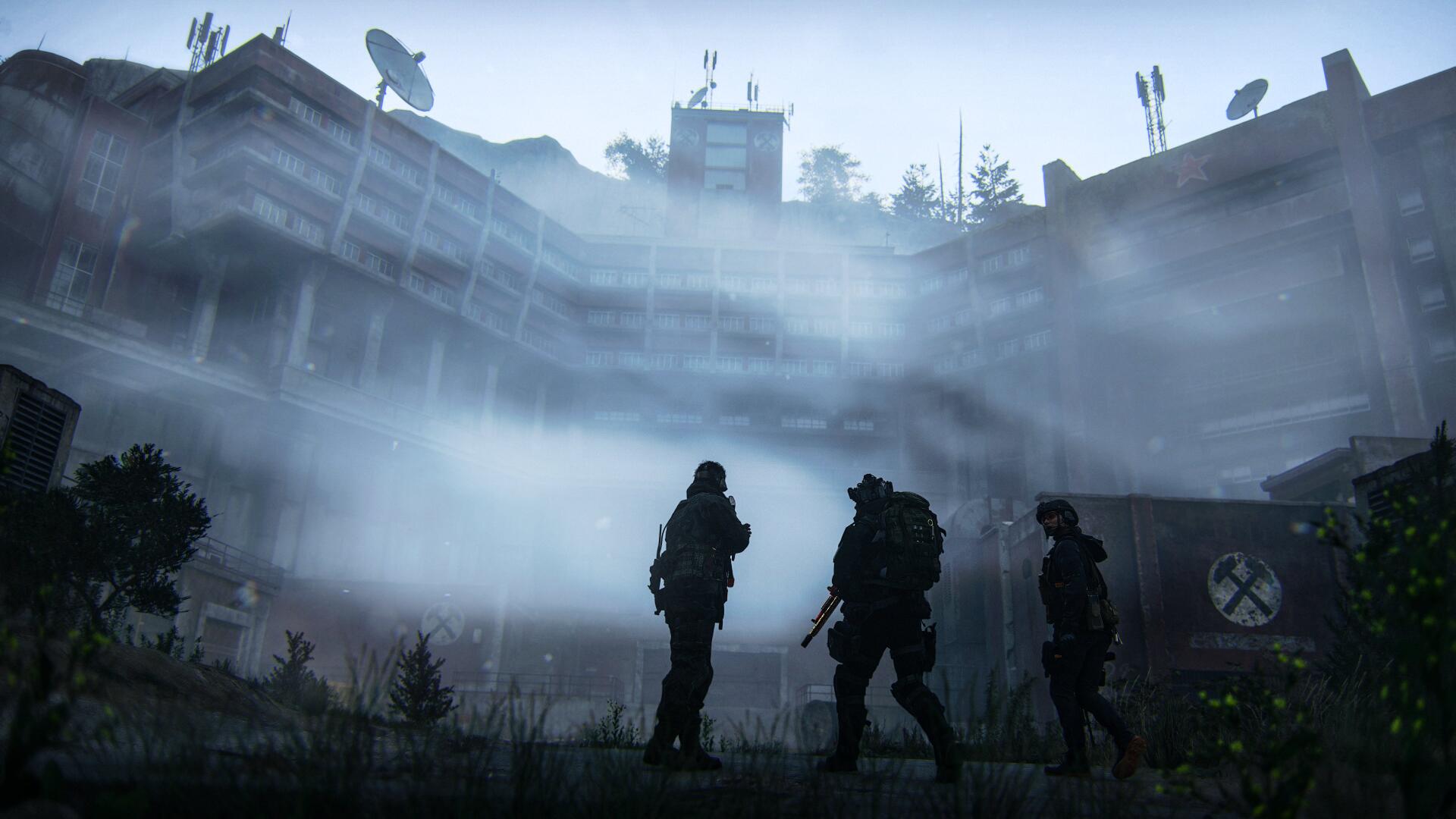 Call of Duty: Modern Warfare 4 soldiers emerge through fog in an industrial compound, 4K Ultra HD PC desktop wallpaper and background.