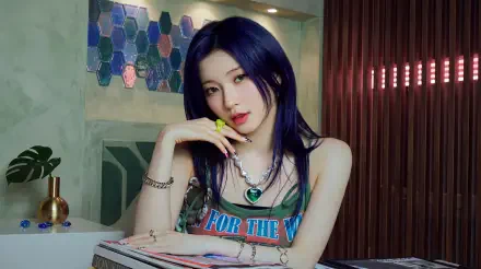 Blue-haired young woman with k-pop–inspired Japanese model styling, layered necklaces and bright nails, seated in a chic interior — 5K UHD wallpaper.