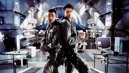 Independence Day 4K Ultra HD PC desktop wallpaper: two pilots in flight suits stand back-to-back in a giant military hangar, dramatic lighting and a glowing spacecraft in the background.
