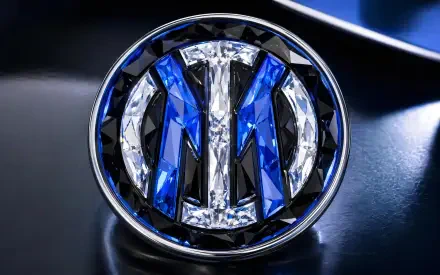 4K Ultra HD PC desktop wallpaper/background featuring the Inter Milan logo as a faceted blue and silver crystal emblem on a glossy dark surface.