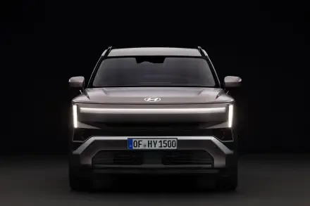 Front view of a Hyundai Tucson electric car against a black backdrop, featured in an 8K Ultra HD PC desktop wallpaper and background.