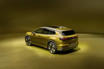Volkswagen ID. Tiguan electric SUV in a golden studio scene, shown in a 4K Ultra HD desktop wallpaper background.
