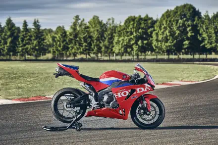 Red Honda CBR600RR sportbike on a racetrack, featured in a 4K Ultra HD PC desktop wallpaper and background.