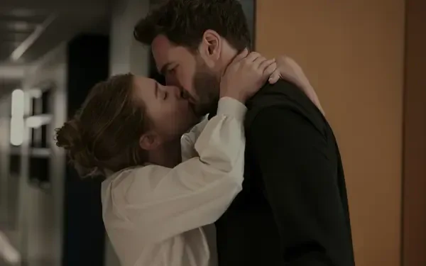 4K Ultra HD PC desktop wallpaper: couple sharing a tender kiss from The Love Hypothesis, a close, romantic embrace.