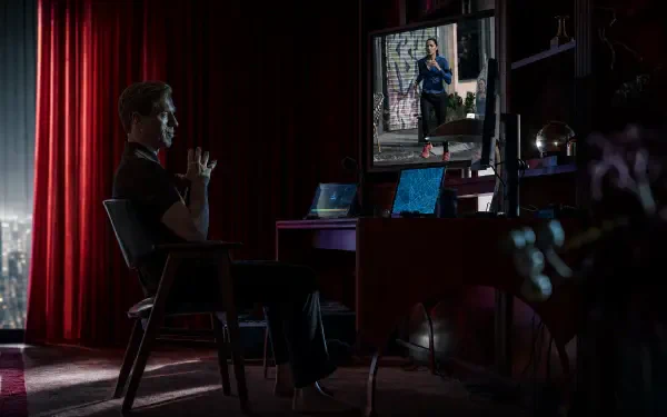 4K Ultra HD PC desktop wallpaper: an actress sits at a desk in a dim, red-lit room, watching a monitor displaying a scene from the film The Runner.