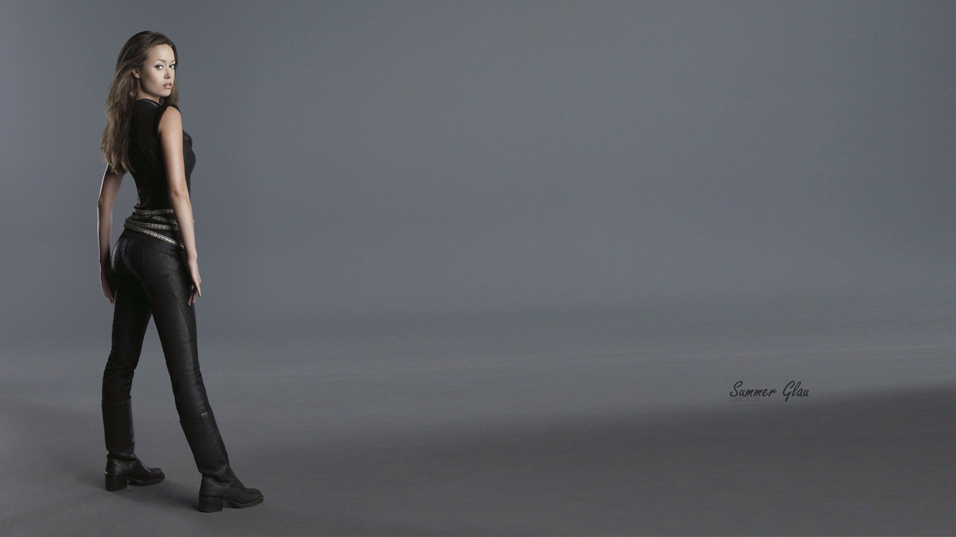 Summer Glau HD Wallpaper – Elegant Celebrity Portrait