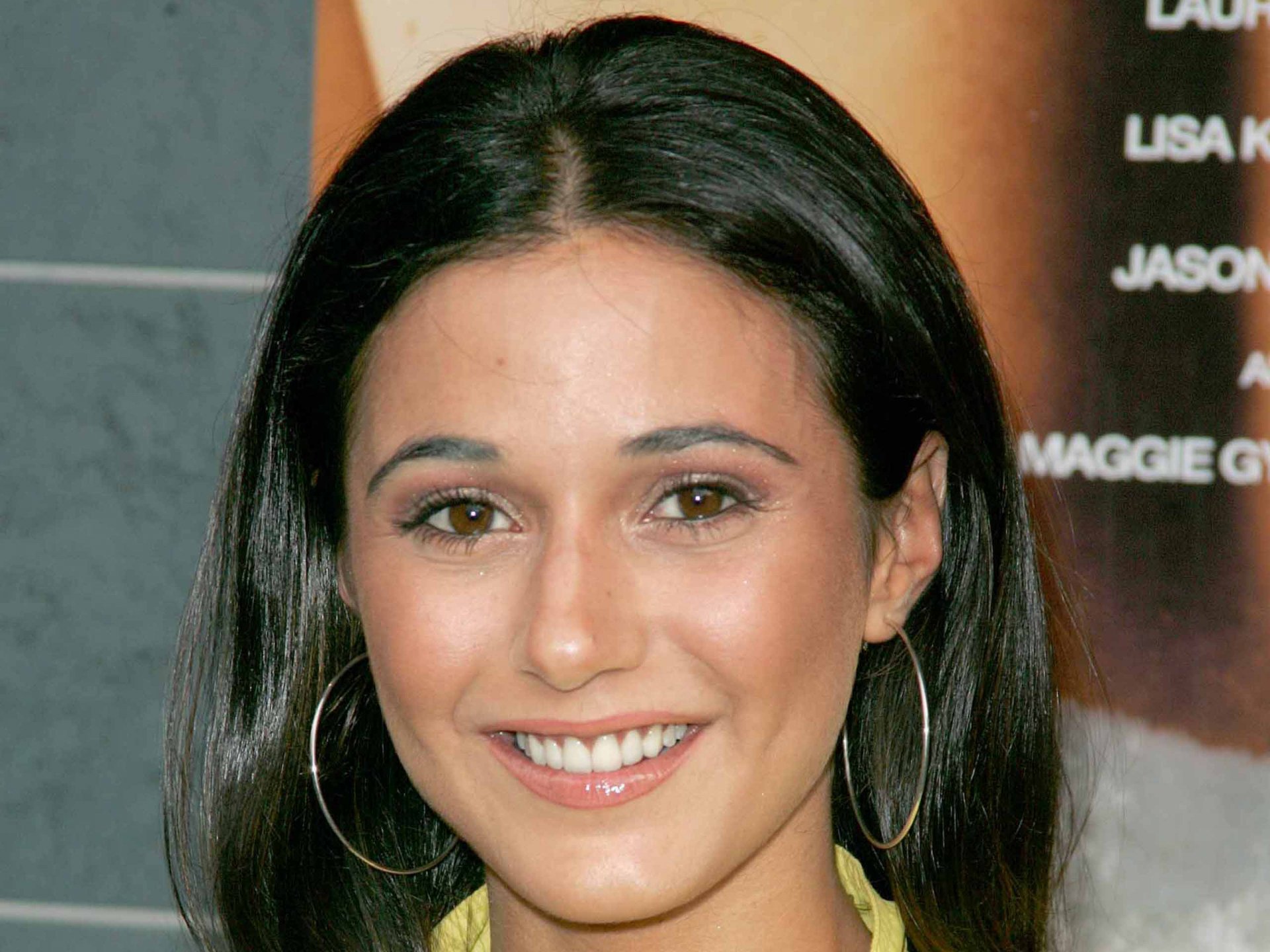 Download Celebrity Emmanuelle Chriqui HD Wallpaper