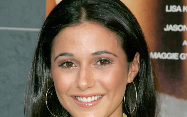 Celebrity Emmanuelle Chriqui HD Desktop Wallpaper | Background Image