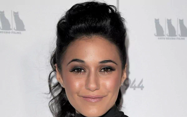 Download Celebrity Emmanuelle Chriqui HD Wallpaper