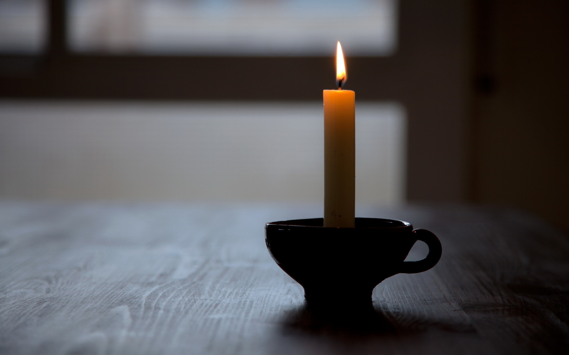 свеча горела на столе фотографии
