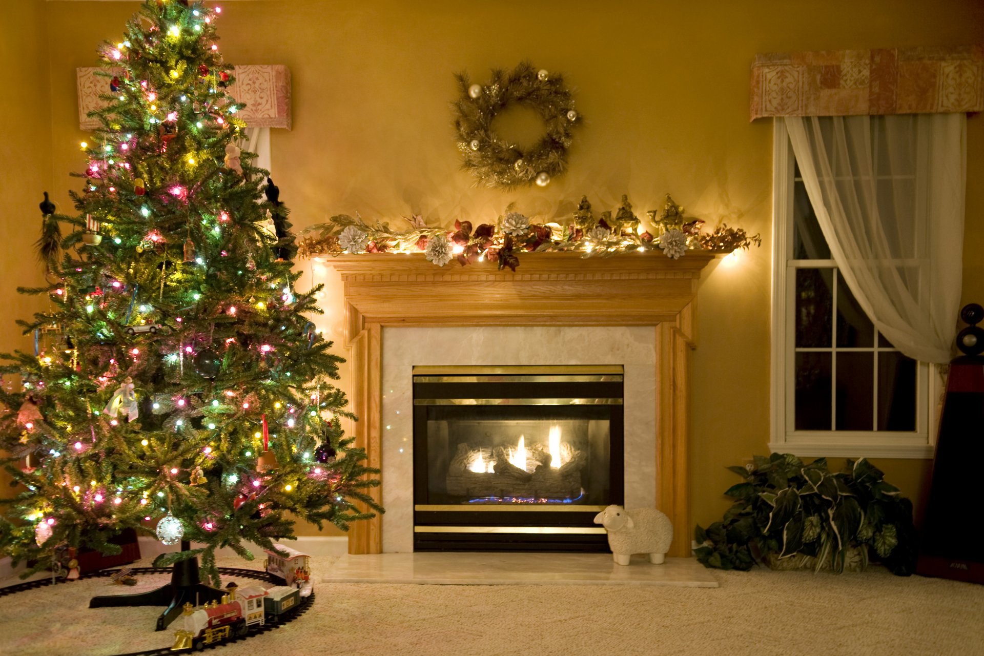 Cozy Christmas HD Wallpaper: Fireplace & Tree Festivities