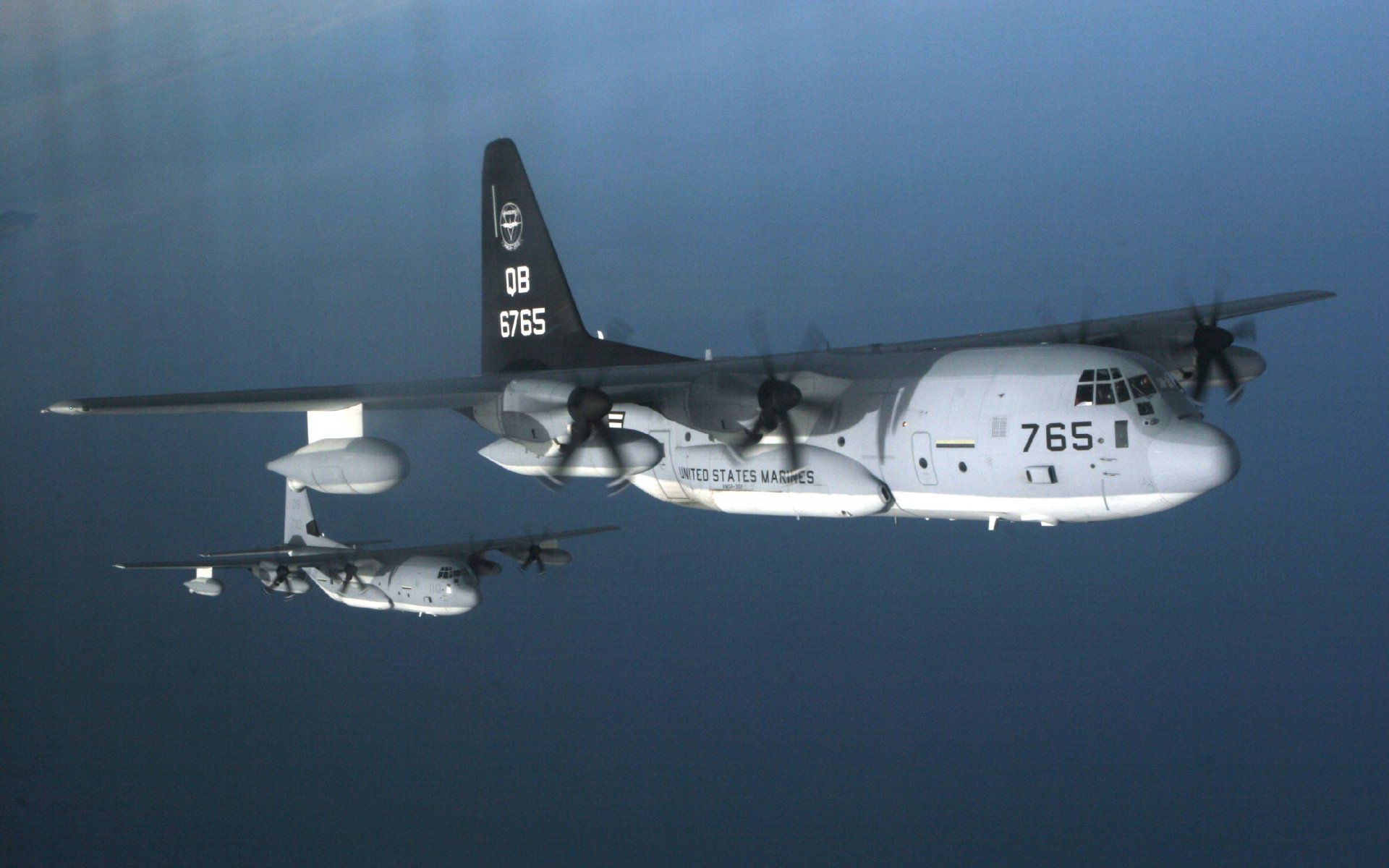 Download Military Lockheed C-130 Hercules HD Wallpaper