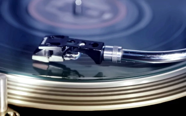 A close-up of a vinyl record and turntable arm captures the essence of music and DJ culture, making for a striking HD desktop wallpaper and background.