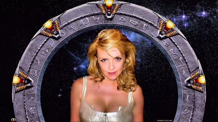 Samantha Carter, portrayed by Amanda Tapping, stands before a Stargate in this HD wallpaper from the TV show Stargate SG-1, showcasing her character's adventurous spirit.