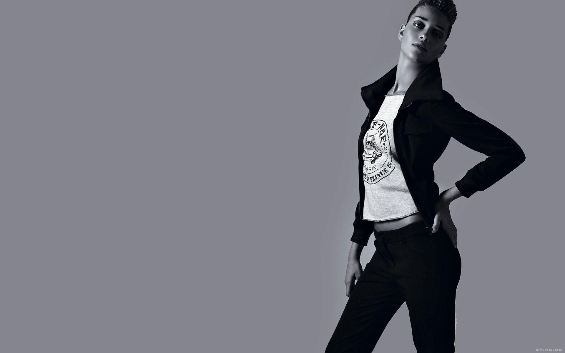 HD PC desktop wallpaper featuring Ana Beatriz Barros posing confidently against a minimalist gray background.