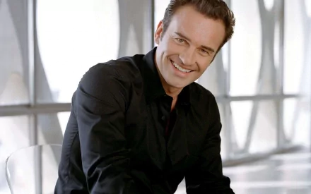 Celebrity julian mcmahon HD Desktop Wallpaper | Background Image
