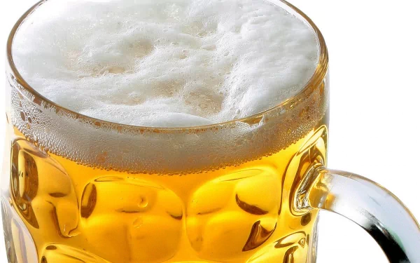 HD PC desktop wallpaper featuring a close-up of a frothy beer mug, highlighting golden beer and white foam, tagged with food and beer.