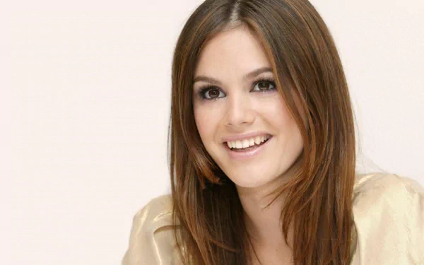 HD PC desktop wallpaper featuring a smiling Rachel Bilson, captured in a close-up portrait with natural makeup and straight brown hair against a light background.