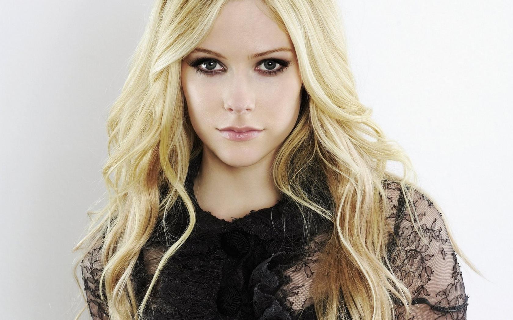 Download Music Avril Lavigne Wallpaper