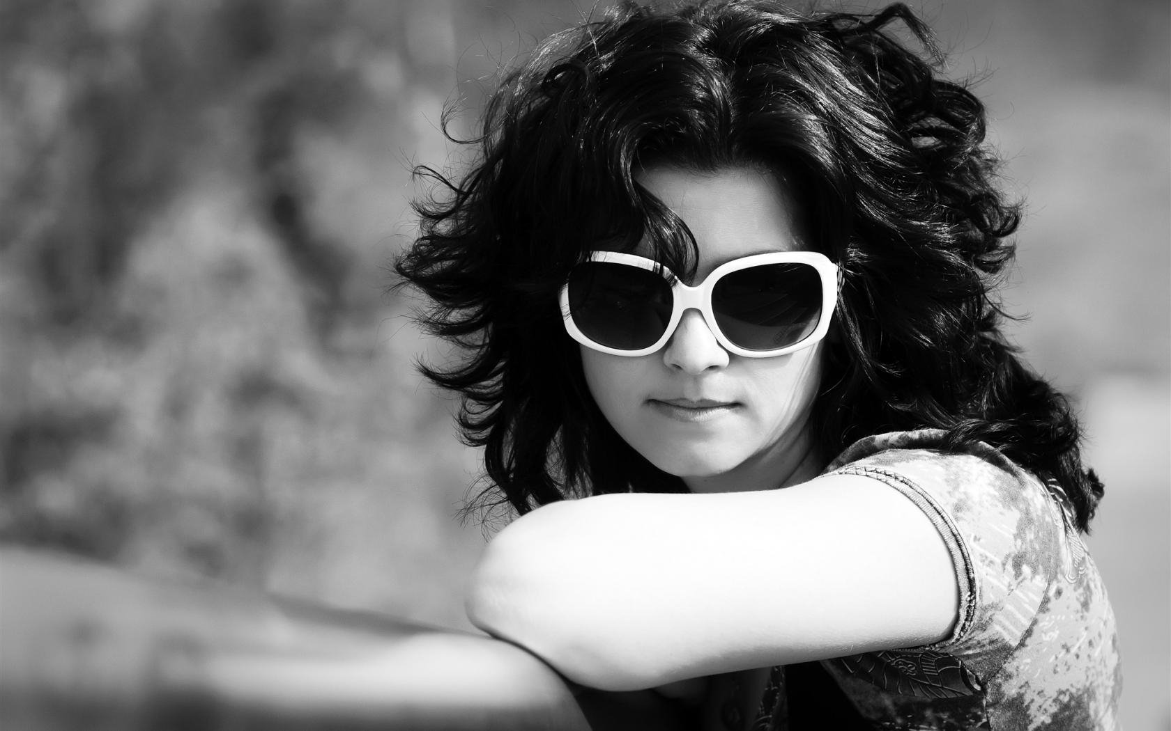 Download Woman Model Wallpaper