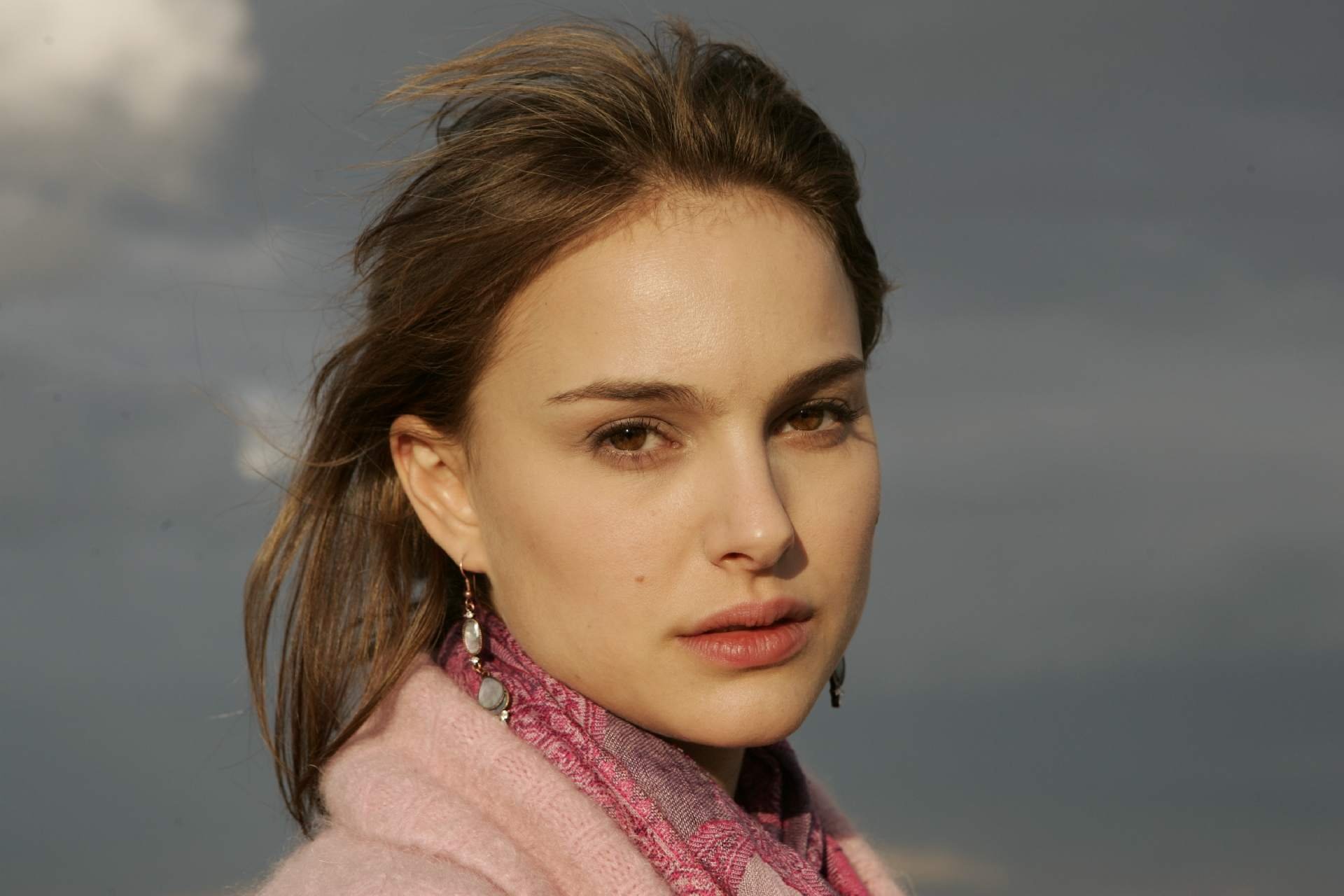 Stunning HD Portrait of Natalie Portman – Celebrity Elegance Unveiled
