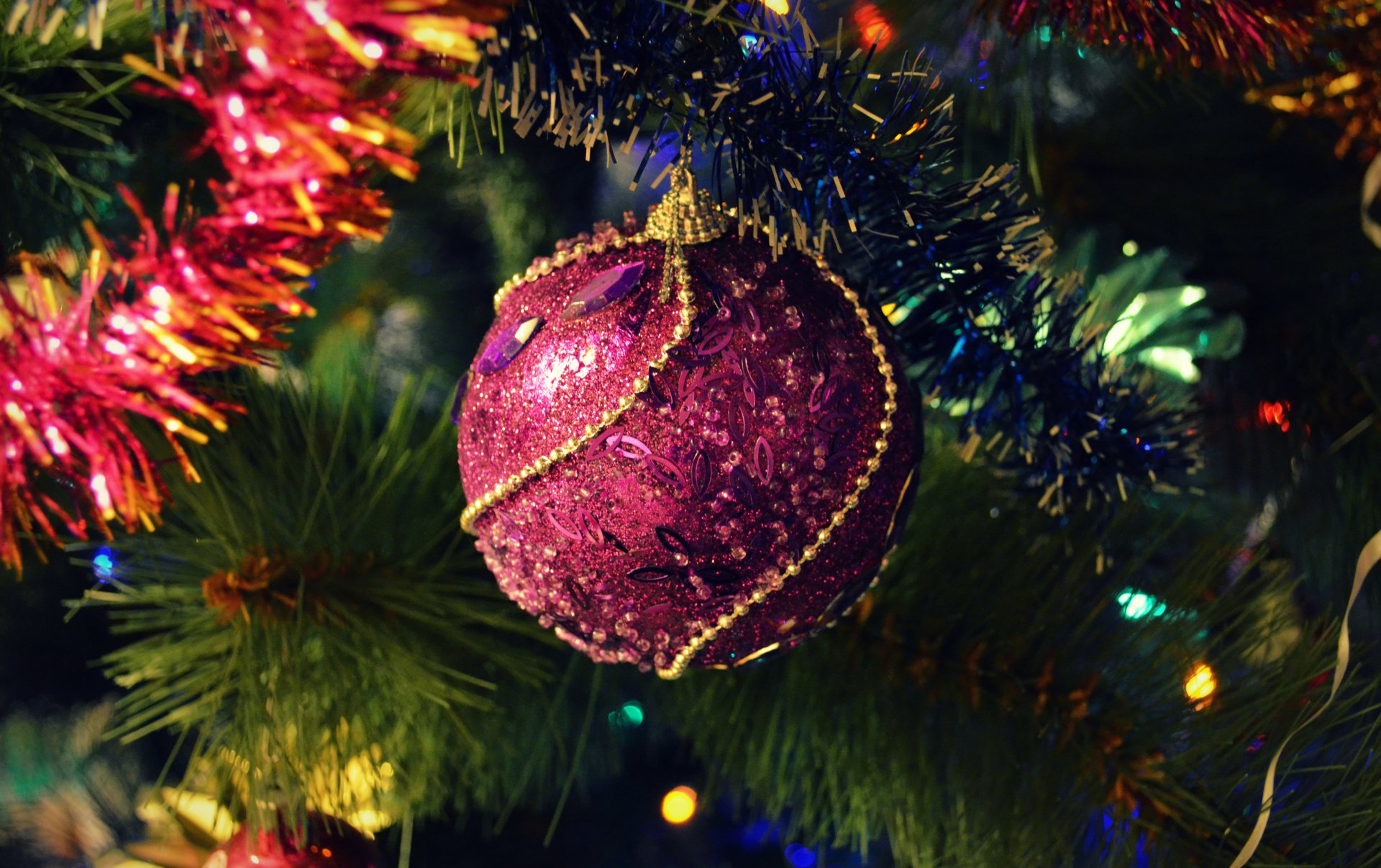 4K Ultra HD Festive Christmas Ornaments Wallpaper | 4914x3090