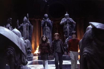 HD wallpaper of Hermione, Harry, and Ron from Harry Potter and the Philosopher's Stone in a scene with life-size chess pieces.