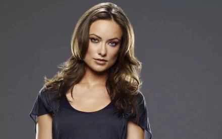 HD PC desktop wallpaper featuring a portrait of celebrity Olivia Wilde with a neutral gray background.