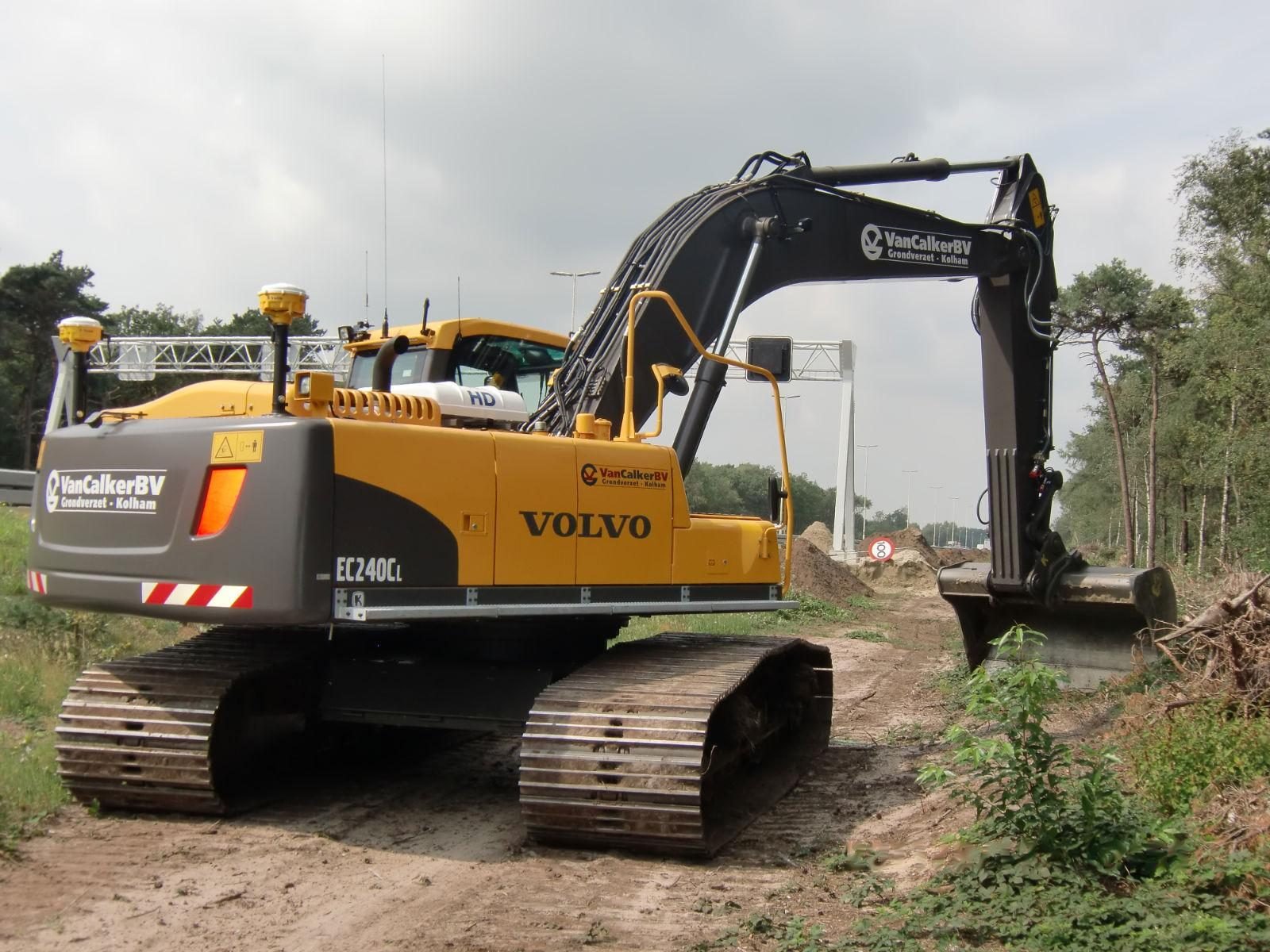 Download Vehicle Volvo Wallpaper