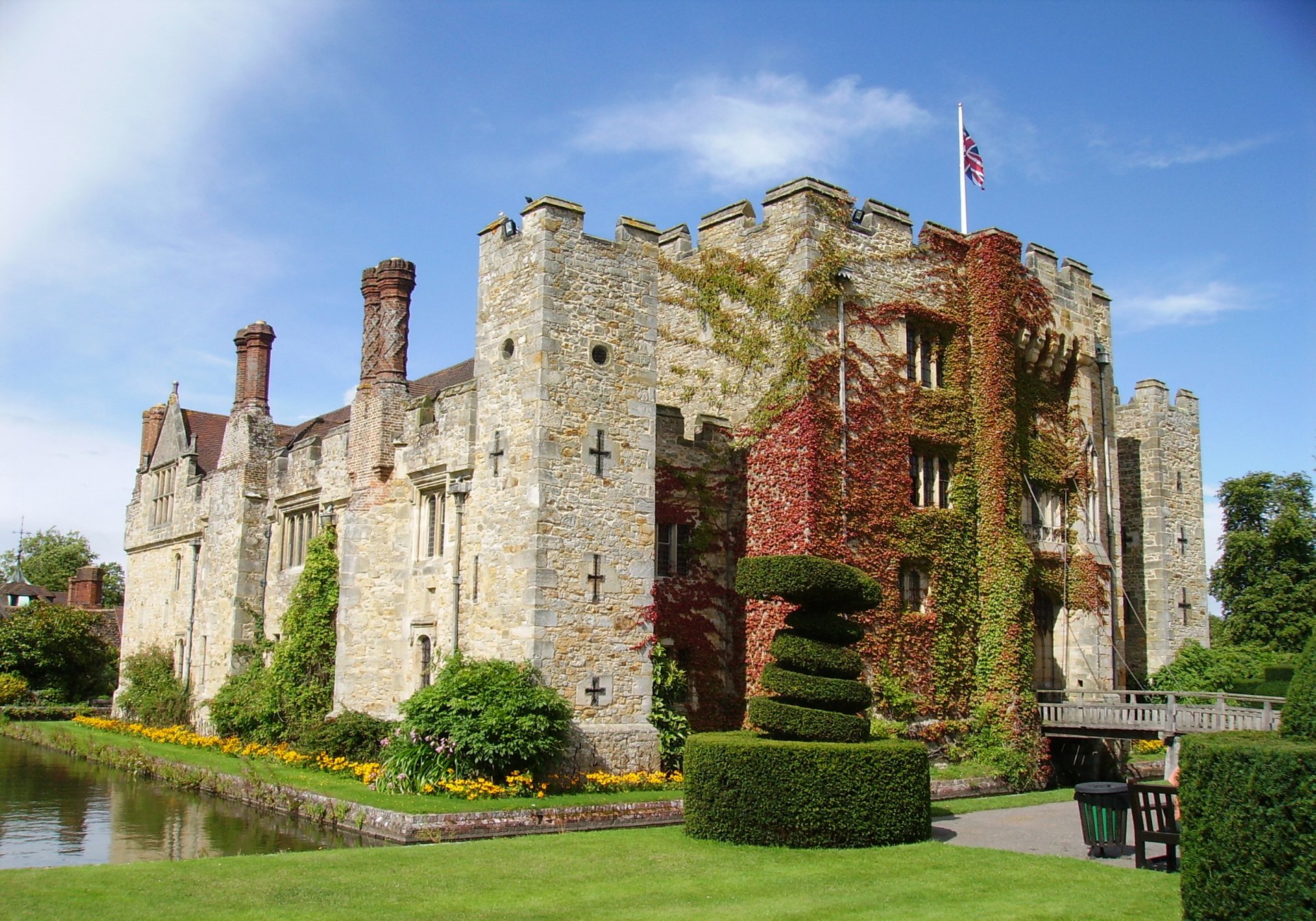 Castle in our. Замок Хивер Англия. Замок Болейн Англия Хивер. Замке Хивер в Кенте. Замок Хивер Англия внутри.