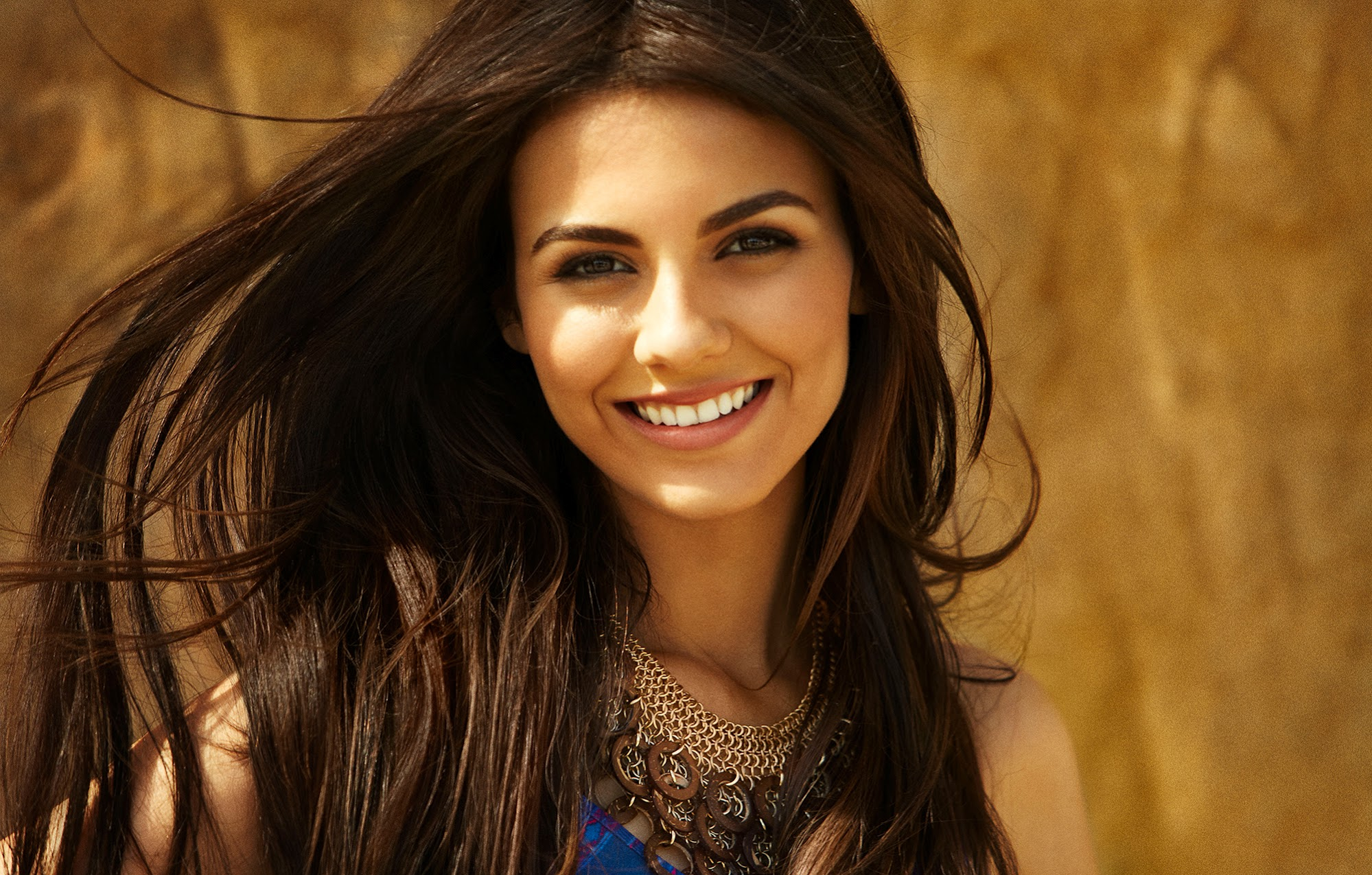 Victoria Justice Brunette Beauty HD Wallpaper