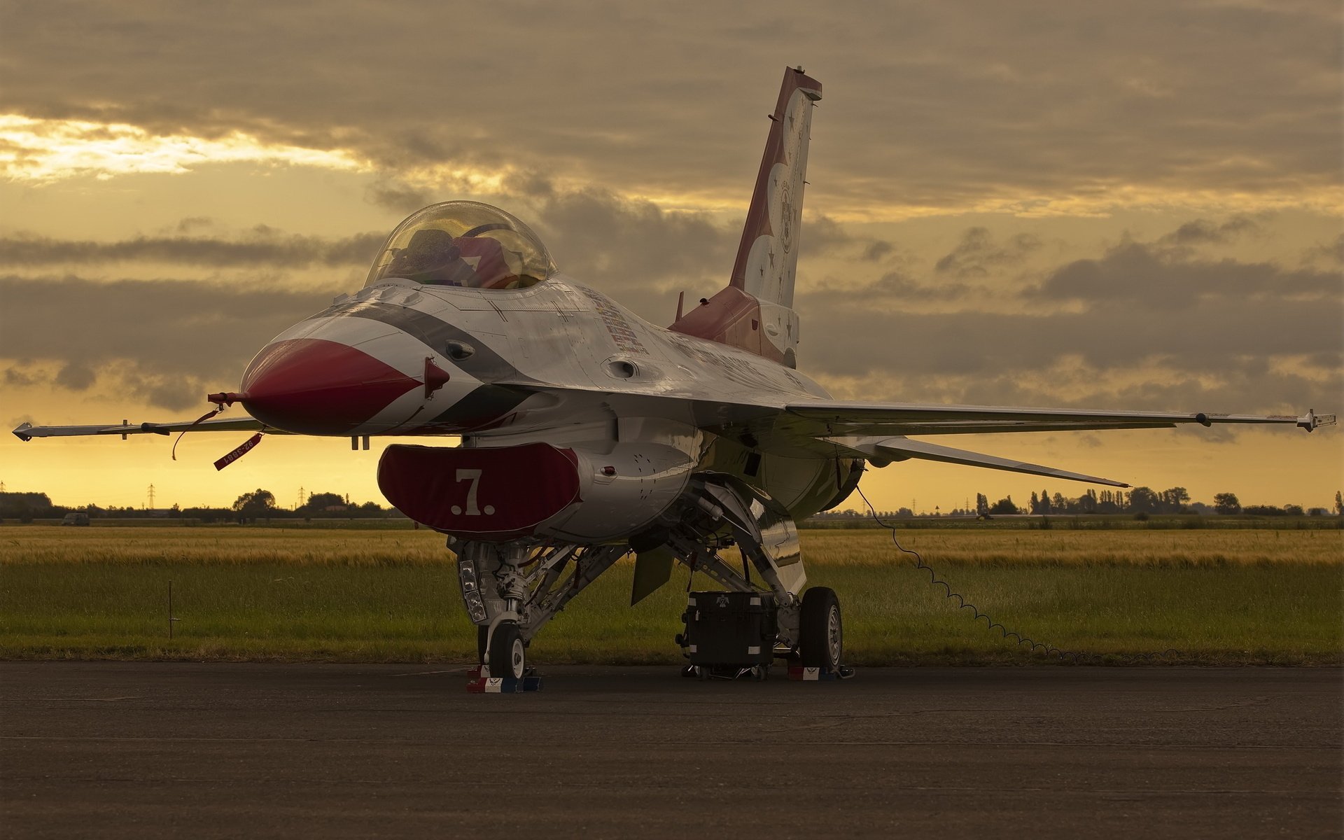Download Military General Dynamics F-16 Fighting Falcon HD Wallpaper