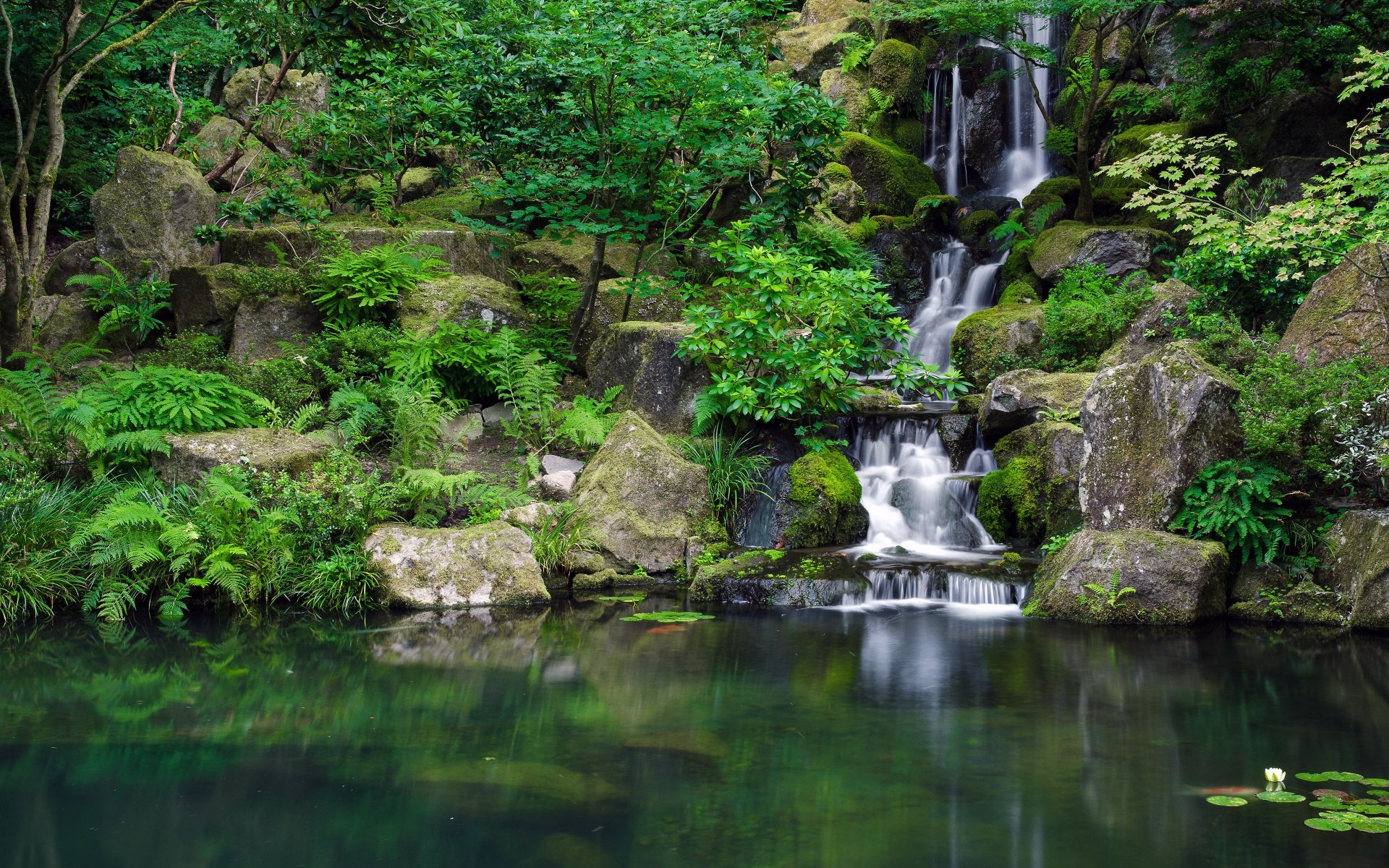 Serene Waterfall: 4K Ultra HD Nature Wallpaper