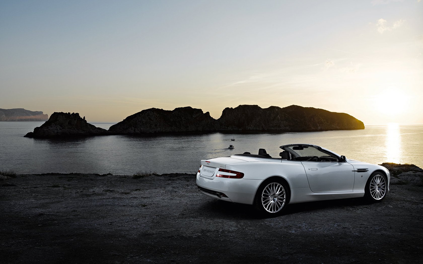 Download Vehicle Aston Martin DB9 Wallpaper