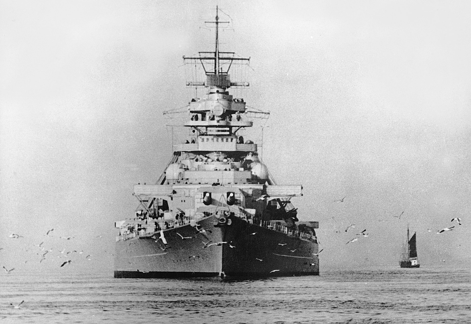 German Battleship Bismarck HD Wallpaper | Background Image | 3495x2405