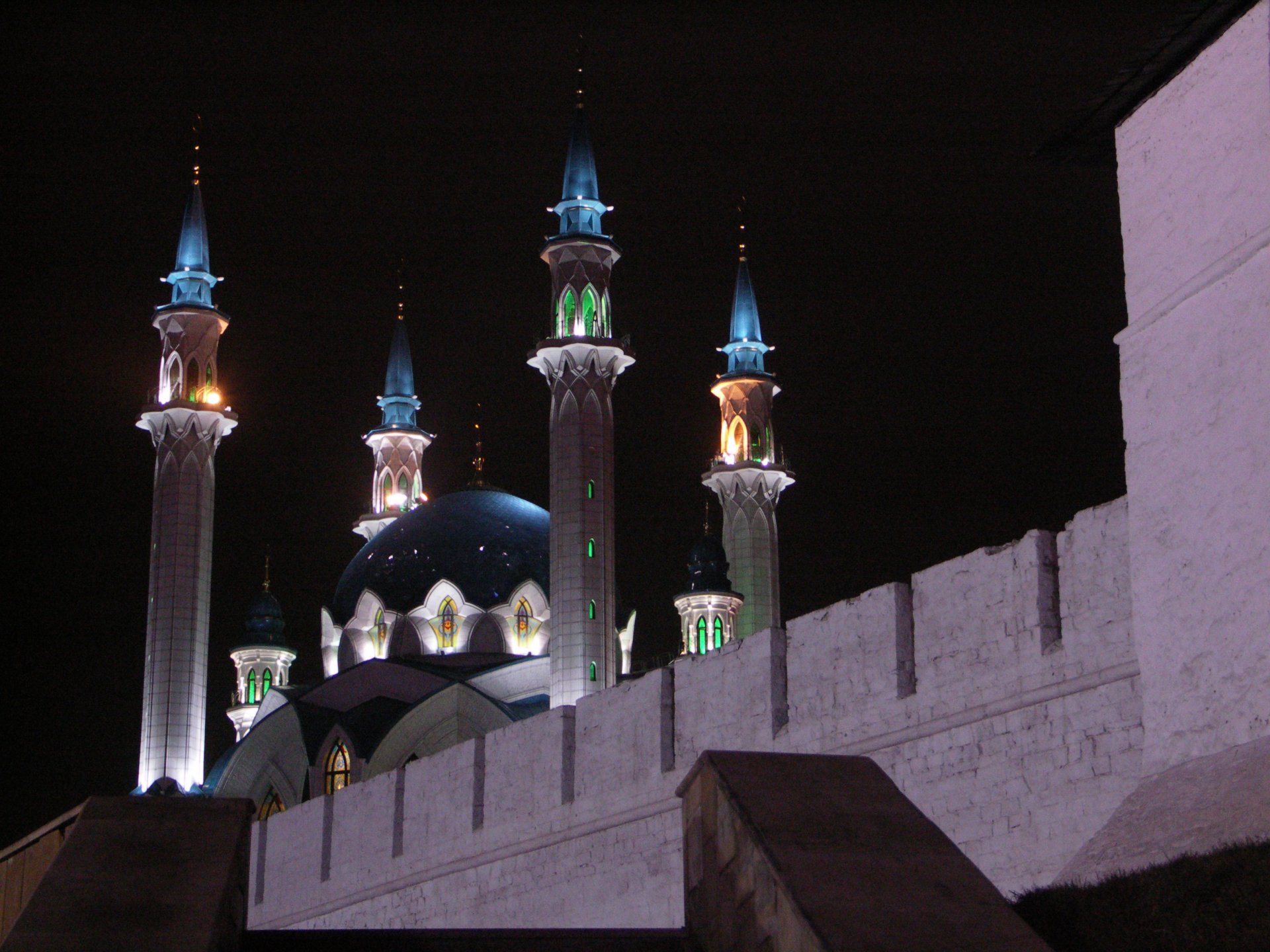 Religious Qolşärif Mosque at night, illuminated minarets and domes against a dark sky — 2K Quad HD PC desktop wallpaper and background.