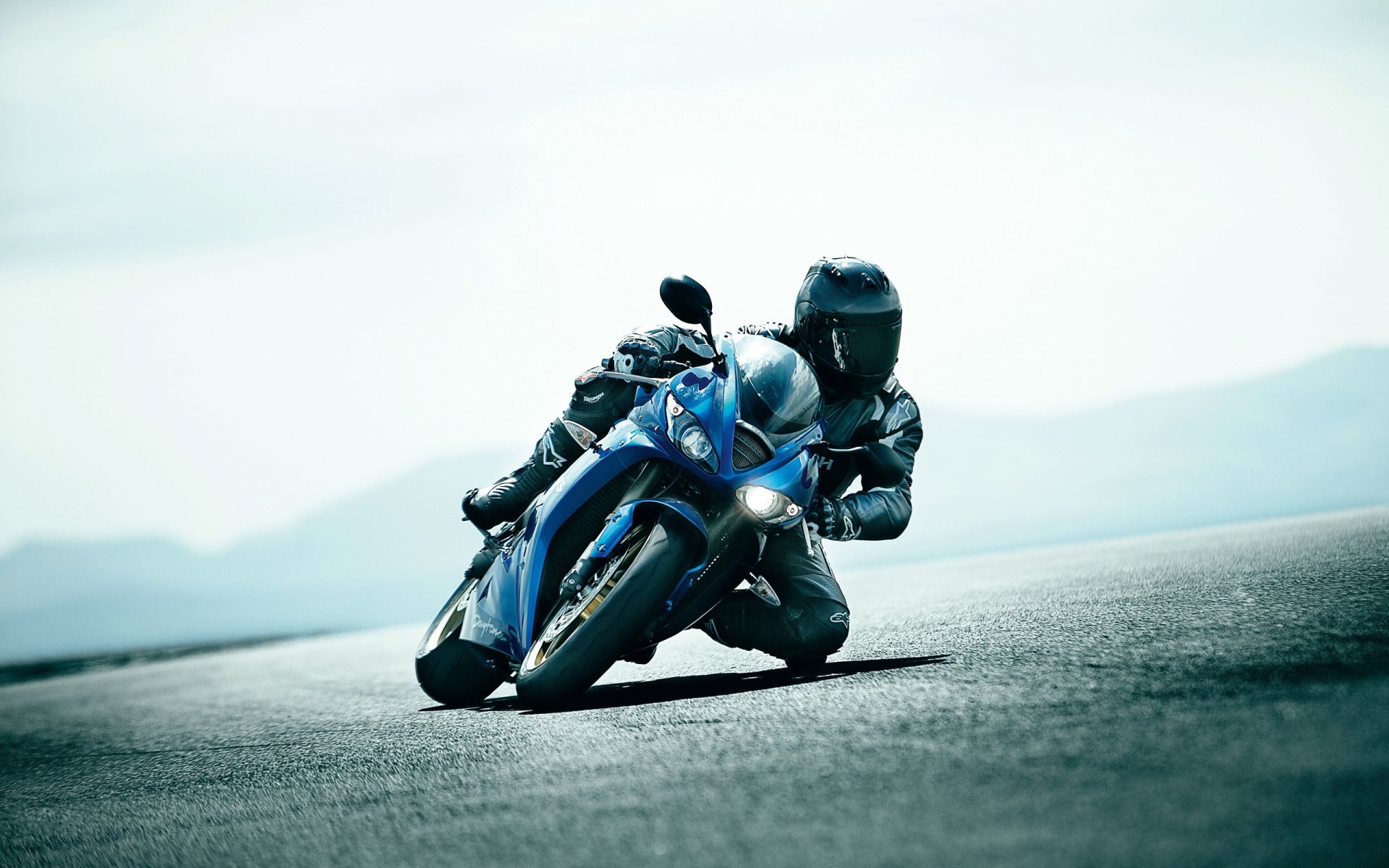 Download Vehicle Triumph Daytona HD Wallpaper